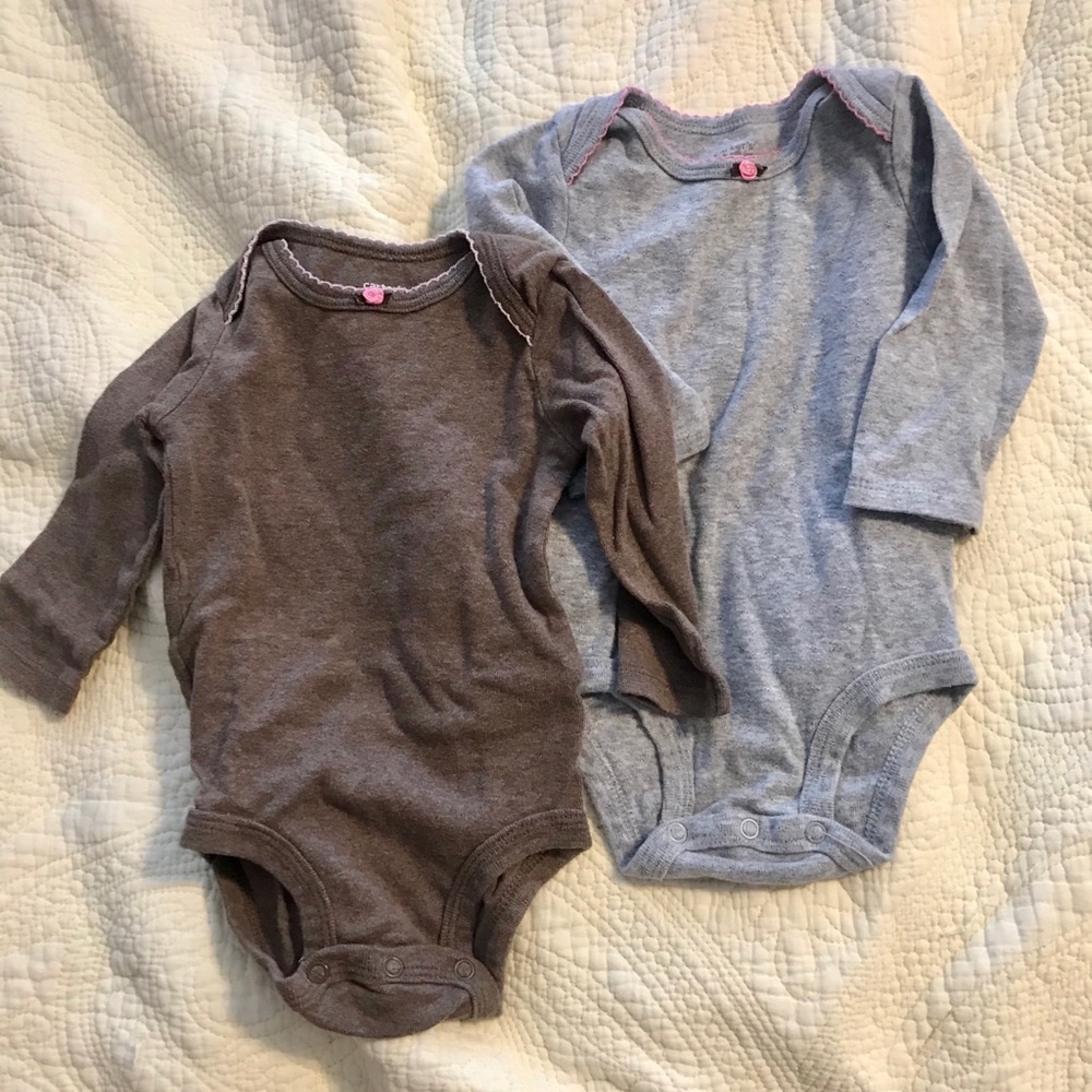 Carter’s LS onesies. Size 6 months. EUC